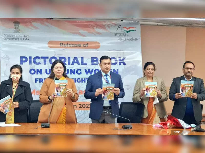 Union Minister Meenakshi Lekhi releases a pictorial book on 'India’s Women Unsung Heroes of Freedom Struggle'. (Photo: Twitter/Ministry of Culture)